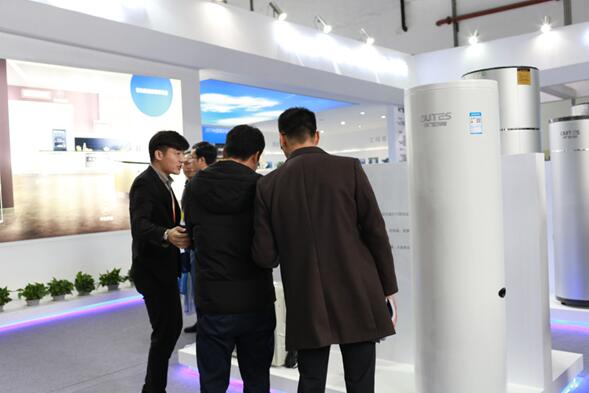 中廣歐特斯智能變頻空氣能熱水器，讓新生活更舒爽!
