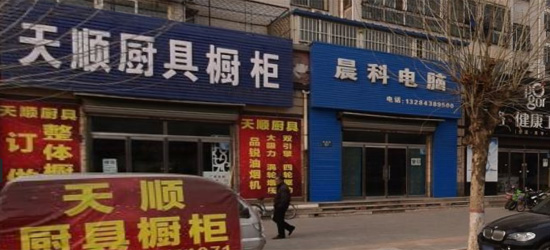 櫥柜裝修|櫥柜定制是大品牌，還是門(mén)口的櫥柜店定制呢?