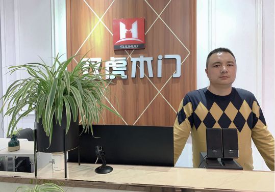 品牌人物|雙虎木門經銷商查總：品質為根，把握時機，積極配合