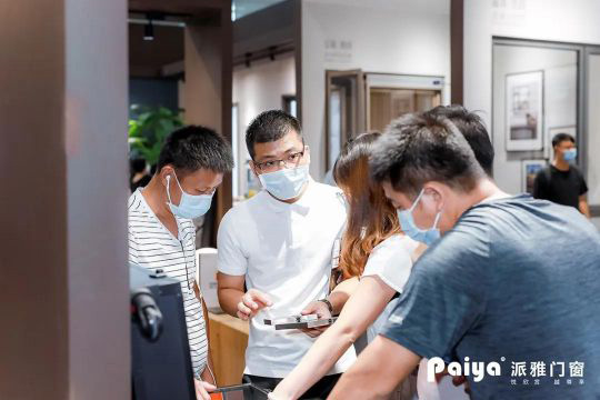 人氣爆棚超震撼!!派雅門(mén)窗攜“至臻新品”驚艷建博會(huì)！ 