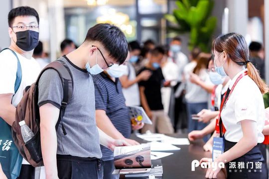 人氣爆棚超震撼!!派雅門(mén)窗攜“至臻新品”驚艷建博會(huì)！ 