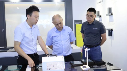 品牌大事|貴州省資源節(jié)約利用協(xié)會(huì)領(lǐng)導(dǎo)蒞臨億合門(mén)窗考察調(diào)研